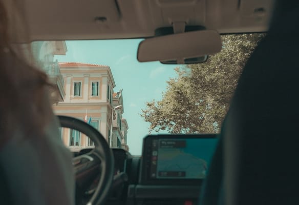 Visualisation de la planification d'itinéraires par IA pour les équipes de services terrain et mobiles